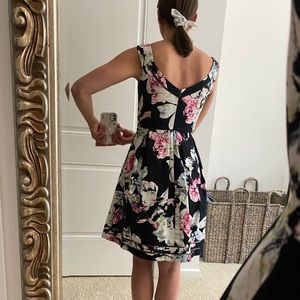 Floral summer dress w/ pockets